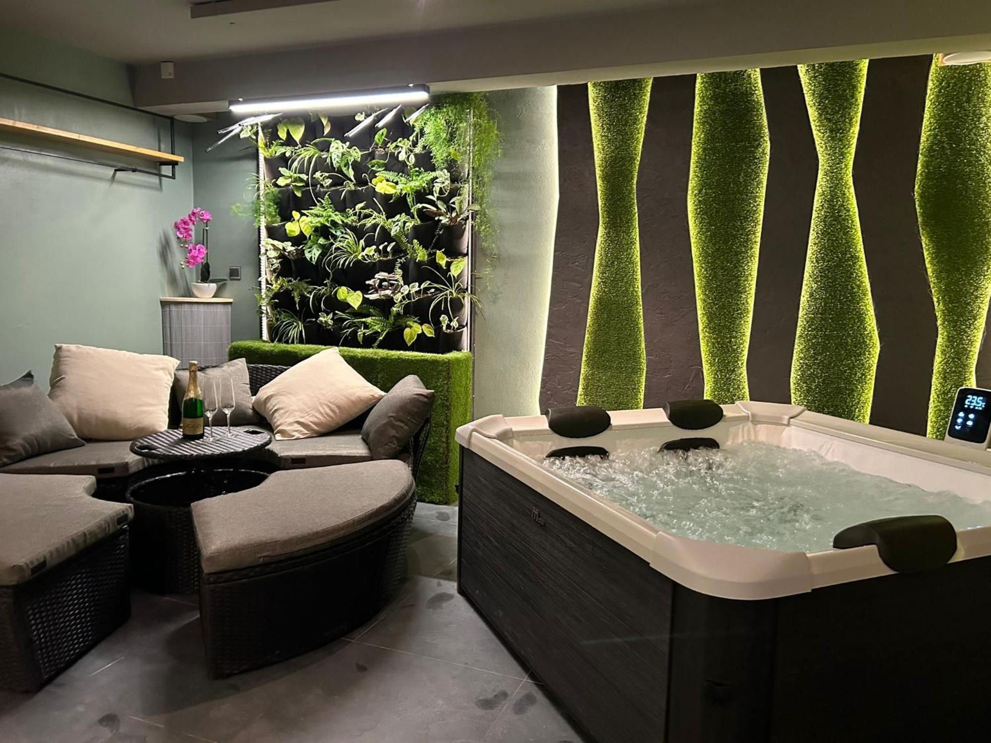 Leo Apartment Suite & Private Spa Zone - Old City 布拉迪斯拉发 外观 照片