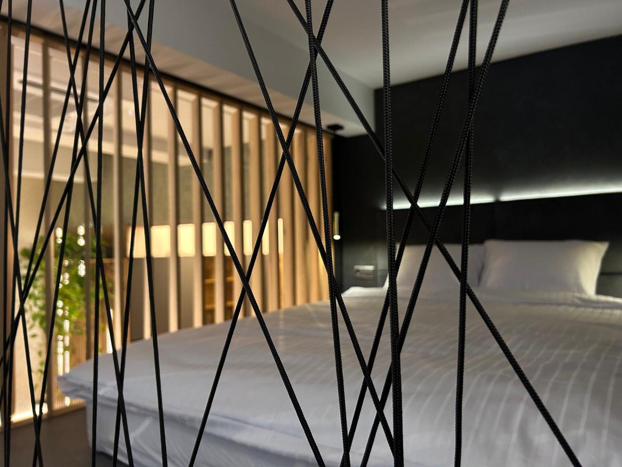 Leo Apartment Suite & Private Spa Zone - Old City 布拉迪斯拉发 外观 照片