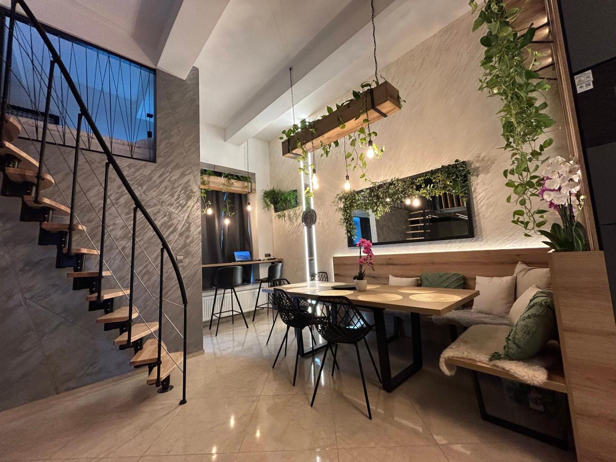 Leo Apartment Suite & Private Spa Zone - Old City 布拉迪斯拉发 外观 照片