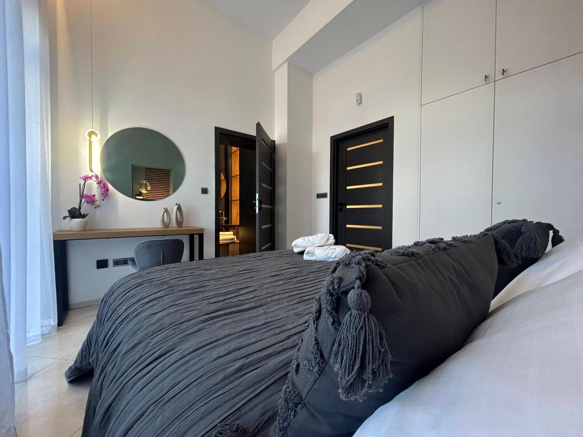 Leo Apartment Suite & Private Spa Zone - Old City 布拉迪斯拉发 外观 照片