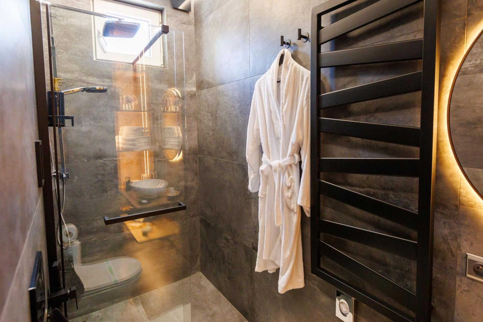 Leo Apartment Suite & Private Spa Zone - Old City 布拉迪斯拉发 外观 照片