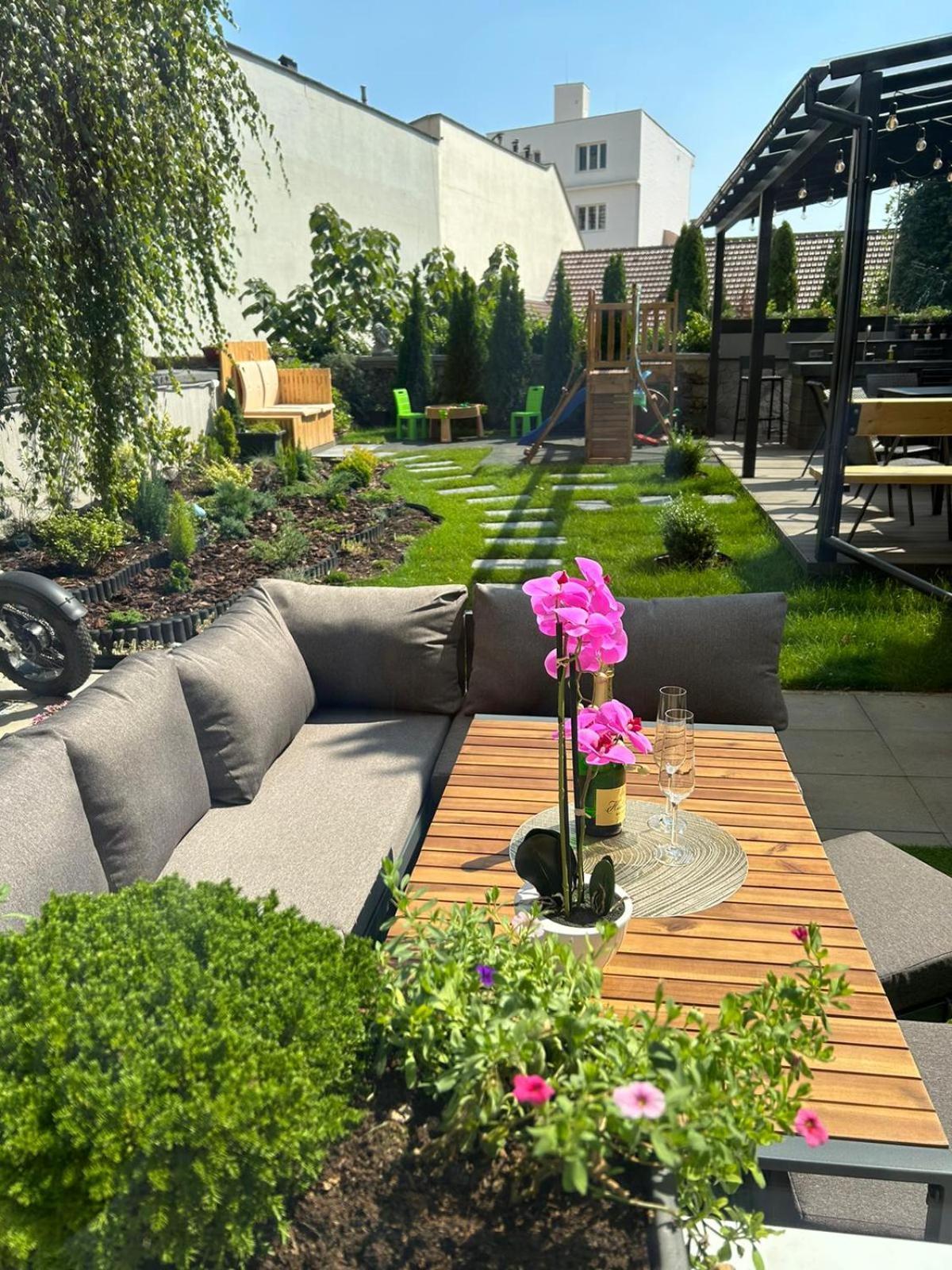Leo Apartment Suite & Private Spa Zone - Old City 布拉迪斯拉发 外观 照片